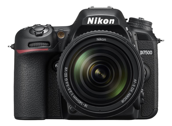 Nikon D7500 + AF-S 18–140mm/3,5–5,6G ED VR