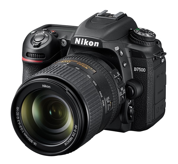 Nikon D7500 + 18-300mm/3,5-6,3 VR