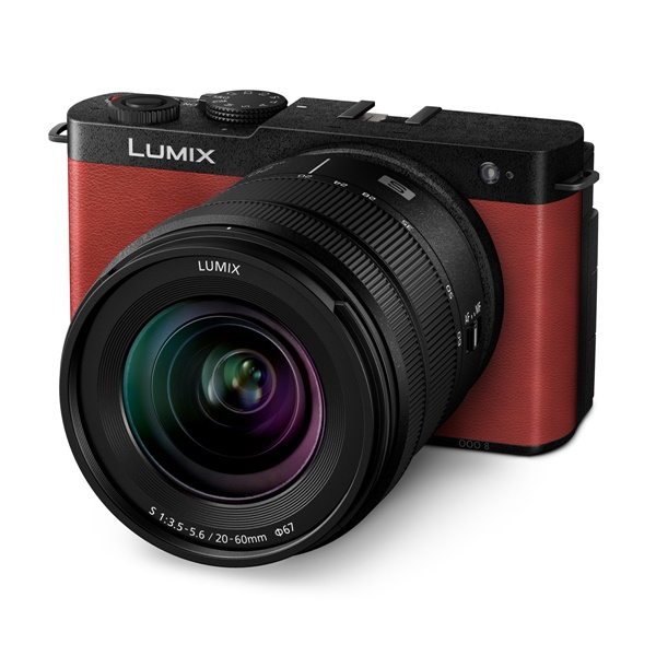 Panasonic DC-S9 + Lumix S 20-60mm/3,5-5,6 Crimson Red