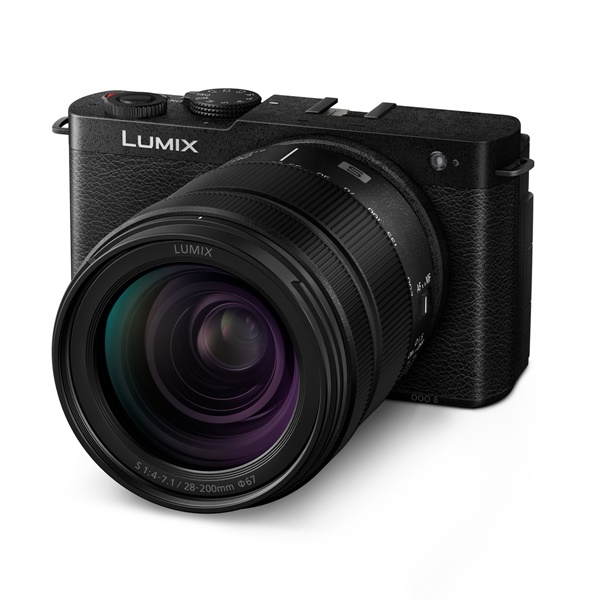 Panasonic DC-S9 + Lumix S 28-200mm/4-7,1 Jet Black